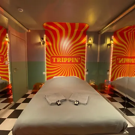 Capsule Illusion - Switch 2 - Centre アパート *